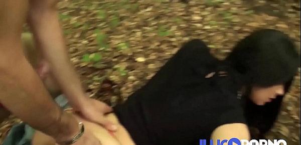  Grosse sodomie pour Jade dans le bois de boulogne - FULL VIDEO - Illico Porno